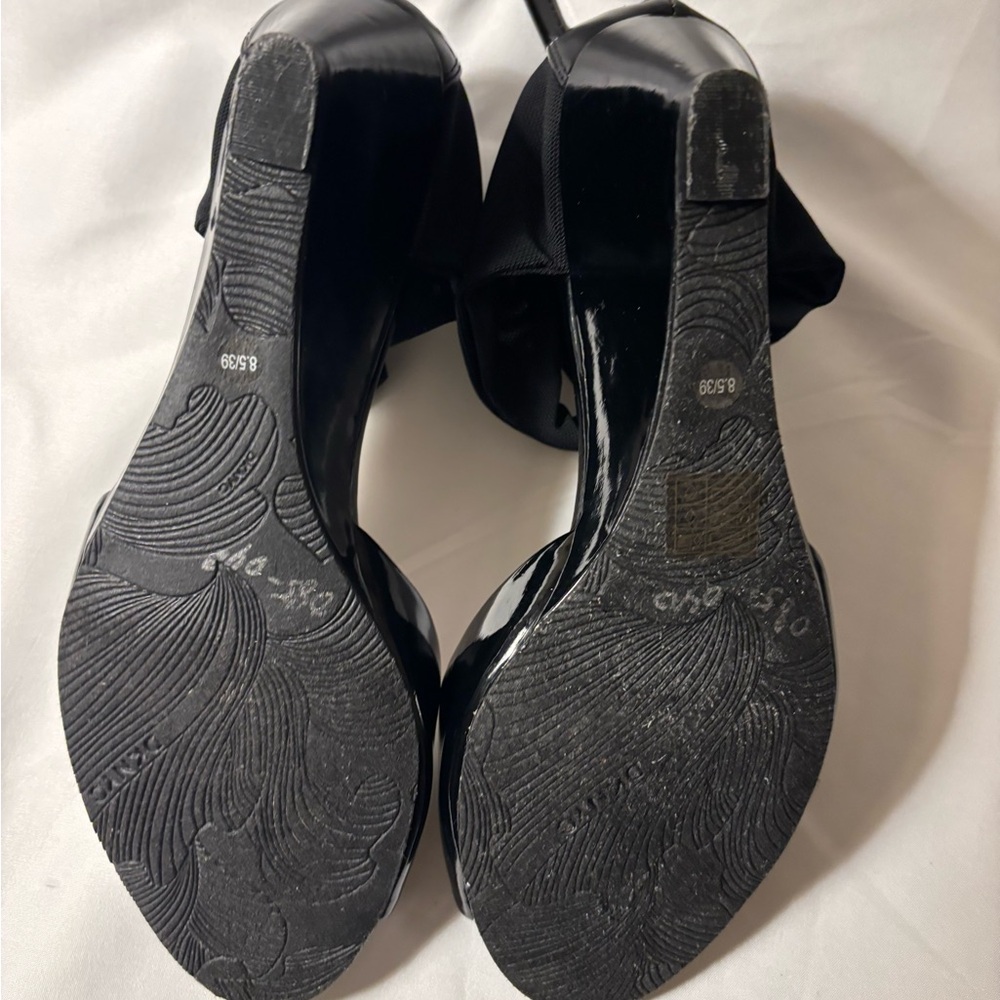 NWT Elegant Ankle Strap Black Women's Wedge Heels - Picture 2 of 6